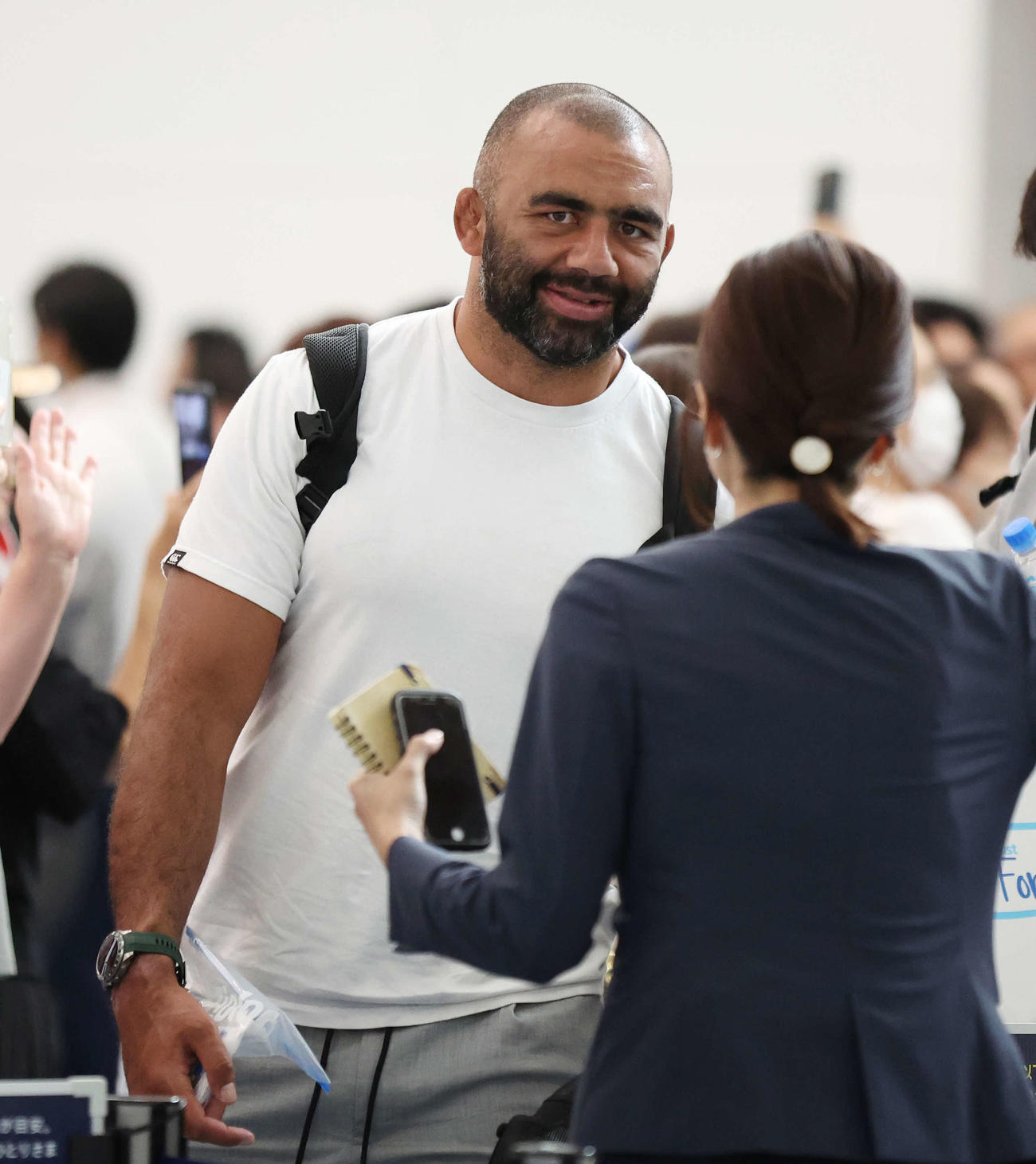 フランスへ出発するラグビー日本代表リーチ（撮影・宮地輝）
