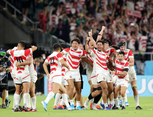アイルランドに勝利し喜びを爆発させる日本の選手たち（2019年9月28日）