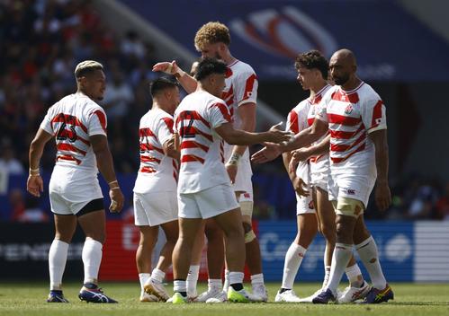 チリに勝利し喜ぶ日本フィフティーン（ロイター）
