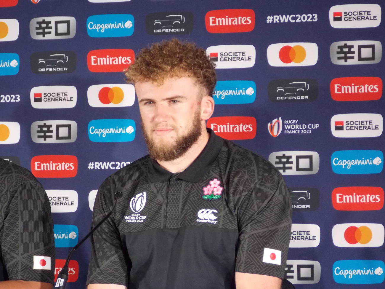 試合会場での前日練習後に記者会見に臨んだ日本代表のワーナー・ディアンズ