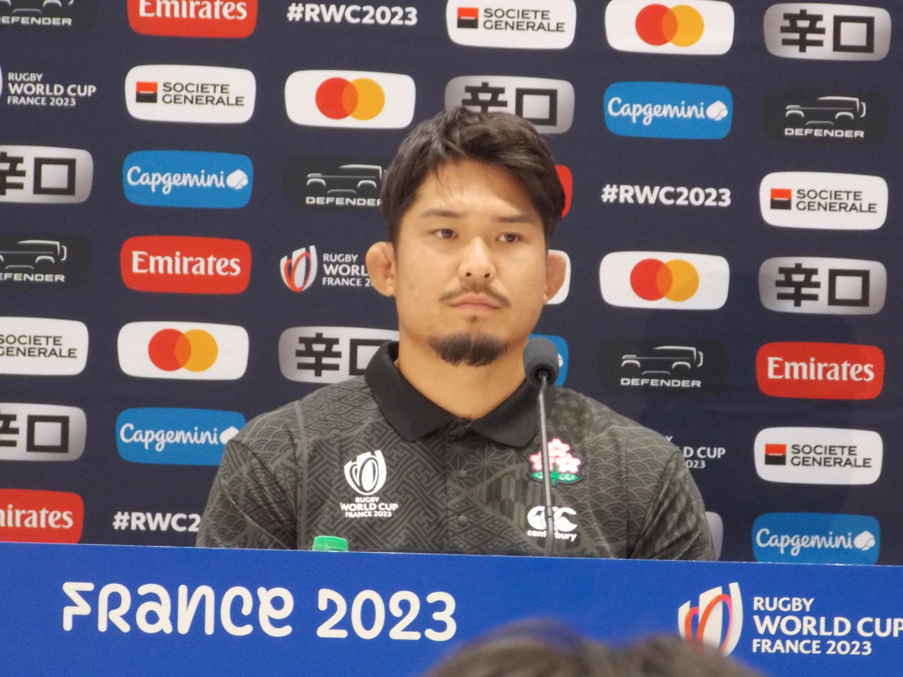 イングランド戦の会場視察を終え、記者会見で思いを語る日本代表NO8姫野和樹主将