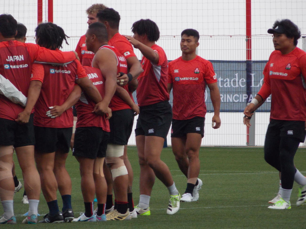 イングランド戦の前日練習に臨む日本代表CTB長田智希（右から2人目）