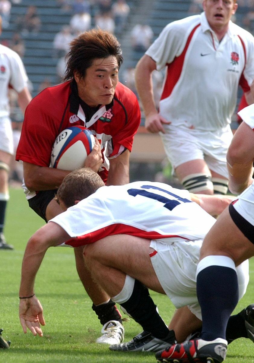 2003年7月6日、日本対イングランド　後半25分、FWの連続攻撃から最後はWTB大畑大介がトライを狙ったが、好タックルでつぶされる