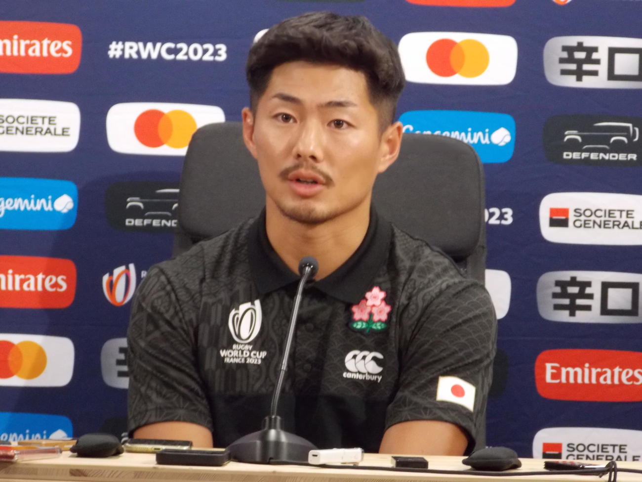 トゥールーズ入りし、会見に臨んだ日本代表の福田健太