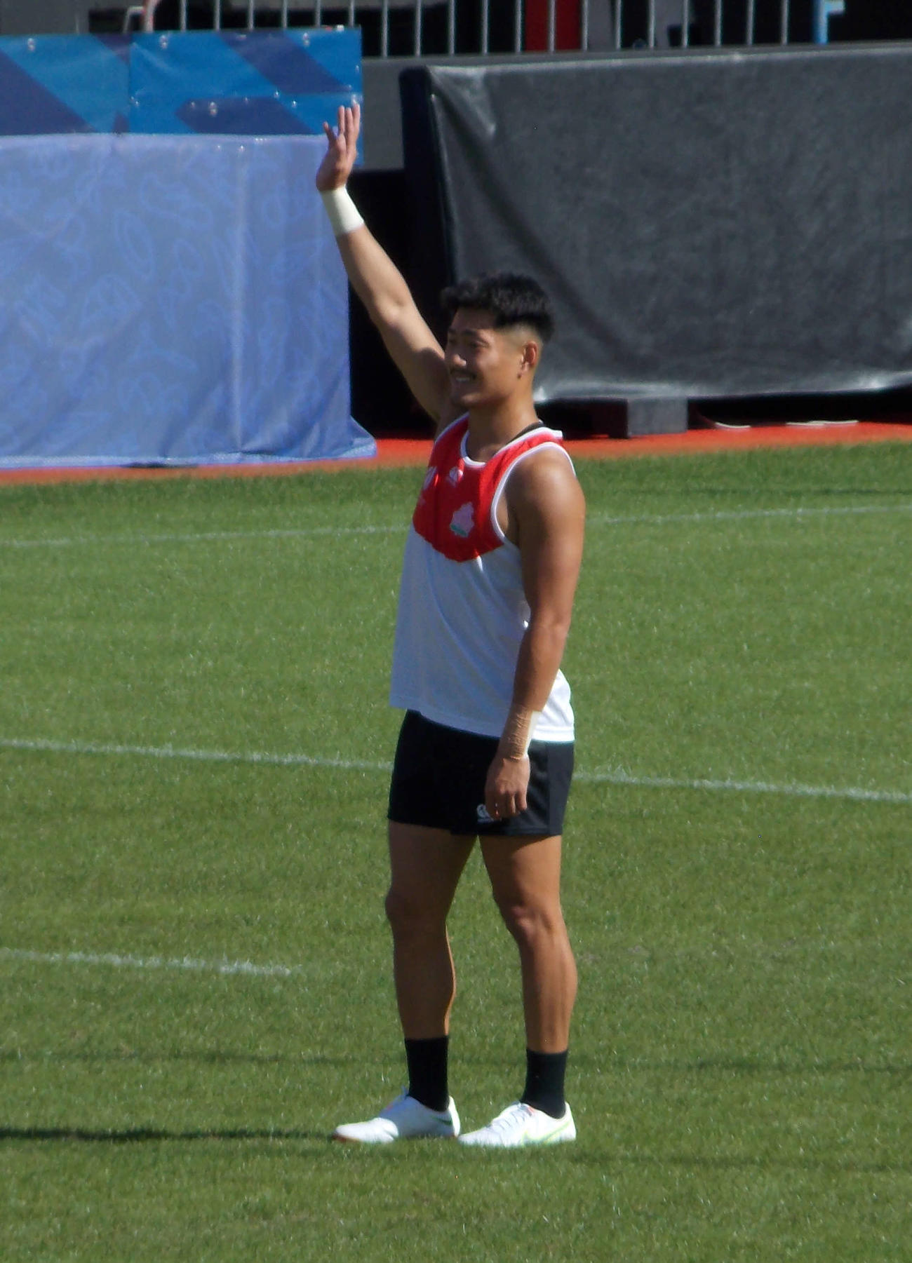 サモア戦前日練習で笑顔を見せる日本代表SH福田健太