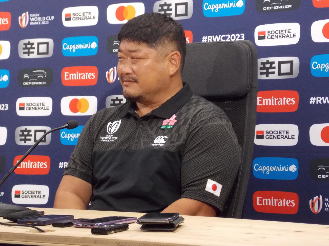 トゥールーズの練習場で思いを語る日本代表の長谷川慎コーチ