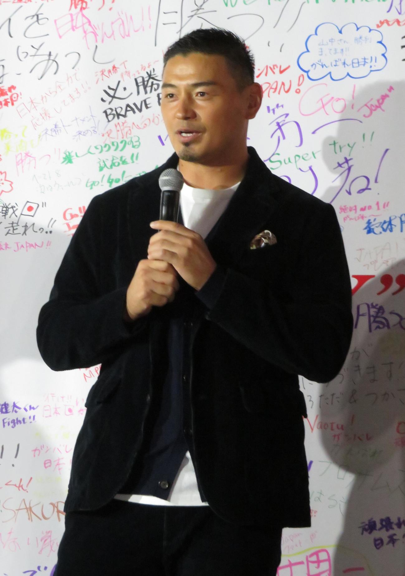 日本代表へエールを送る五郎丸歩氏（撮影・峯岸佑樹）