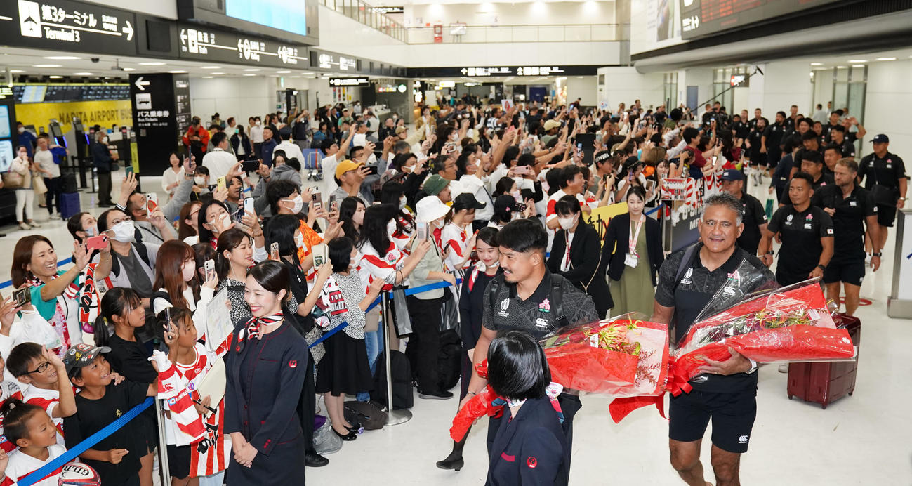 ラグビーW杯フランス大会から帰国した選手たち（撮影・横山健太）