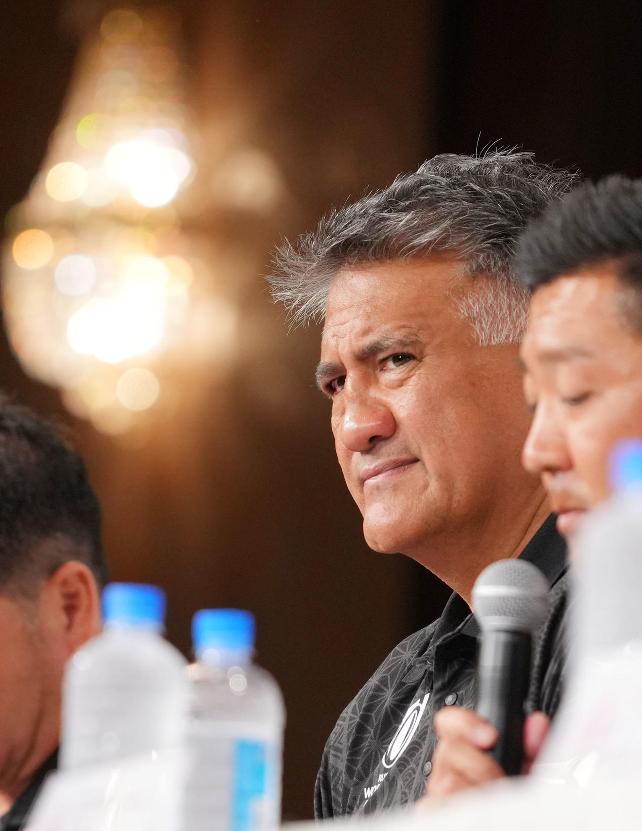 帰国会見に出席したジェイミー・ジョセフHC（撮影・横山健太）