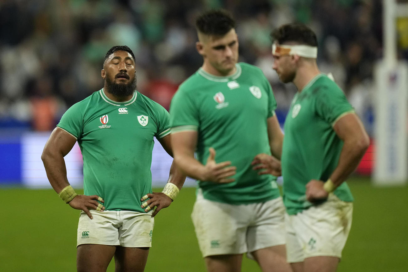 ニュージーランドに敗れたアイルランドの選手ら（AP）