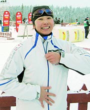 女子スプリント・クラシカルで5位に入り、笑顔の夏見円(共同)