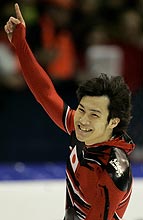 男子５００ メートル で２位に入り笑顔を見せる加藤条治（ＡＰ＝共同）