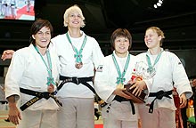 左から３位スカピン、ボス、優勝の上野雅恵、２位ラウジー（撮影・蔦林史峰）