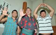 ５０連勝した白鵬（中央）は、世界柔道モンゴル代表と５５０連勝を誓う？