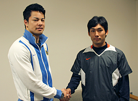 必勝を誓ったハンドボール部男子・與田主将(左)と、硬式野球部・吉川主将