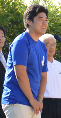 開会式で代表あいさつをする石原北斗