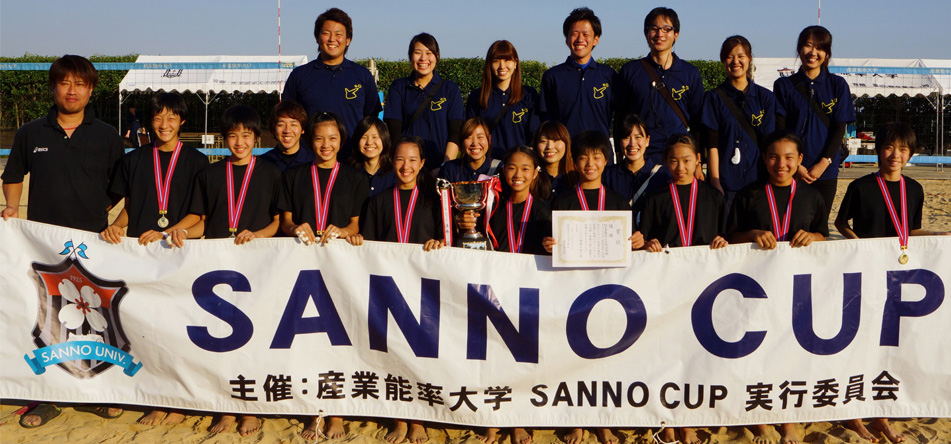 優勝したＳＬと「ＳＡＮＮＯ　ＣＵＰ　２０１４」実行委員会メンバー