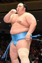 立ち合い前、琴勇輝お決まりのせき払い