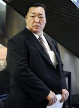 記者の質問に答える日本相撲協会の北の湖理事長(共同)