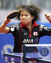 １次リーグの韓国戦に出場した平野早矢香（共同）