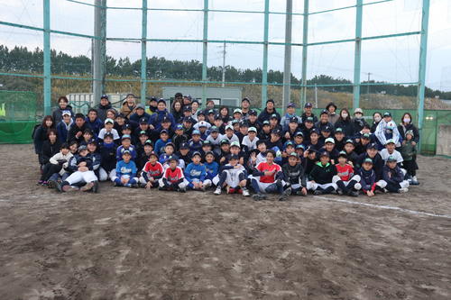 地元少年野球チームを招いての交流活動も盛んに行っている。1月は若林区8チームと一緒に野球を楽しんだ
